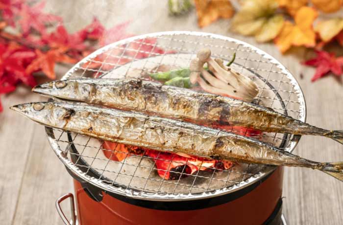 秋の味覚、七輪で焼くサンマときのこ